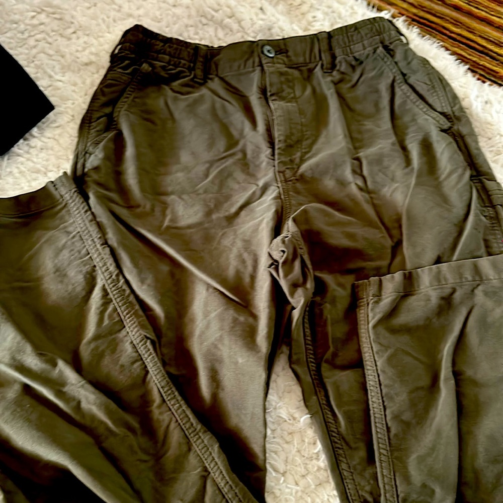 Uniqlo men’s army green pants great condition